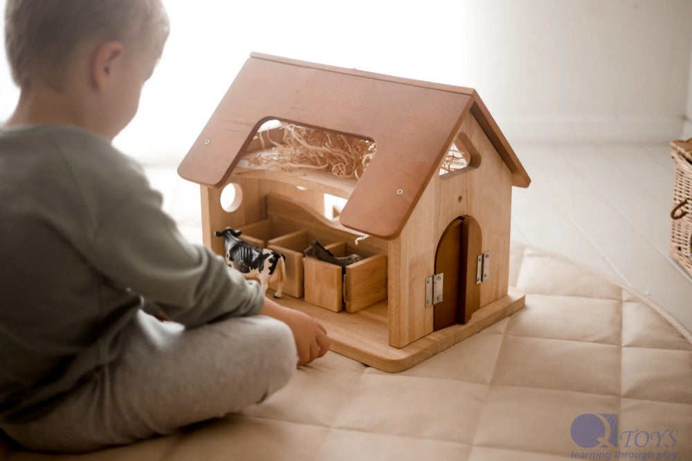 QToys Australia (USA) HORSE STABLE