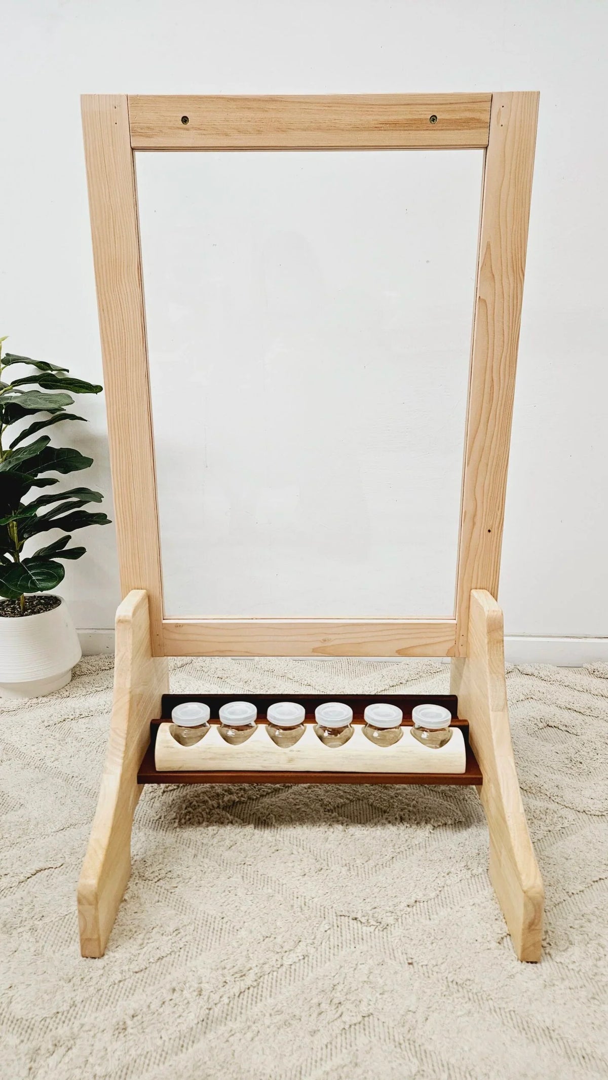 QToys Australia (USA) Toddler Perspex Easel